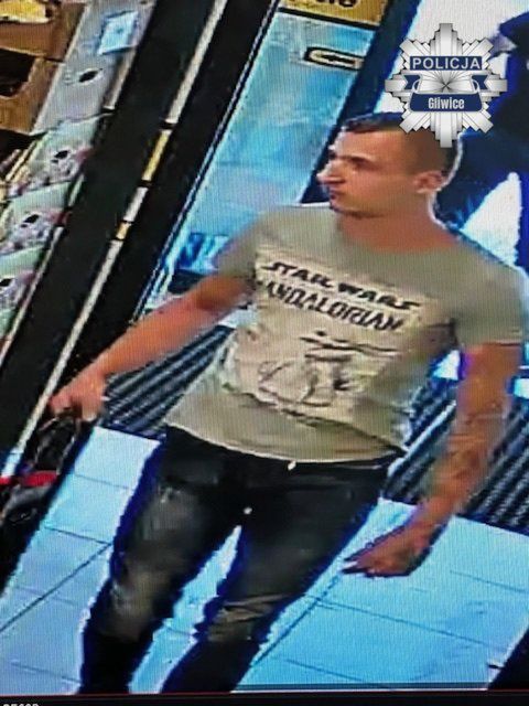 Kradzież w Biedronce. Uchwycił ich monitoring.