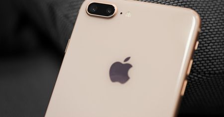Rekordowy spadek sprzedaży iPhone'ów