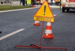 Warszawa. Staranował płot rozdzielający jezdnie