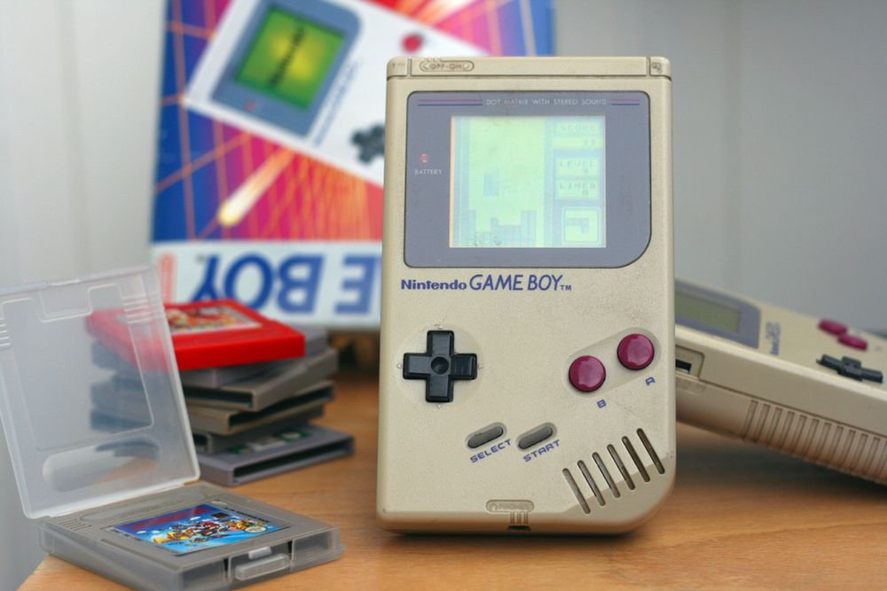 Zdjęcie GameBoy pochodzi z serwisu shutterstock.com