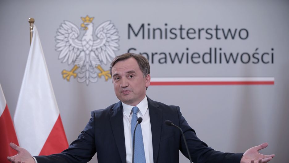 Warszawa, 05.06.2023. Minister sprawiedliwości, Prokurator Generalny Zbigniew Ziobro podczas konferencji prasowej w siedzibie resortu w Warszawie, 5 bm. Temat spotkania: "Komentarz w sprawie wyroku TSUE". (amb) PAP/Marcin Obara