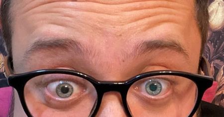 Ksiądz z błyskawicą na czole. Duchowny poparł Strajk Kobiet? Mamy komentarz