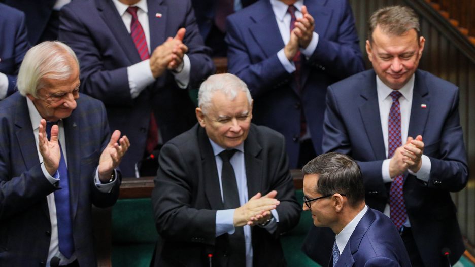 Mateusz Morawiecki Ryszard Terlecki Jaros�aw Kaczy�ski Mariusz B�aszczak
Warszawa, 13.11.2023. Premier Mateusz Morawiecki (d�) oraz pos�owie PiS Ryszard Terlecki (L), Jaros�aw Kaczy�ski (C) i Mariusz B�aszczak (P) po zako�czeniu przem�wienia na sali sejmowej w Warszawie podczas posiedzenia inauguruj�cego X kadencj� izby, 13 bm. (jm) PAP/Pawe� Supernak
Pawe� Supernak
10 10. X, inauguracja, inauguracyjne posiedzenie Sejmu X kadencjii, kadencja, kadencji, pierwsze posiedzenie Sejmu X kadencji, polityk polityka, posiedzenie, sejm, sejmie, sejmu, spotkanie, X kadencji