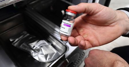 Kolejne zamieszanie wokół szczepionki AstraZeneca. Obawiają się powikłań
