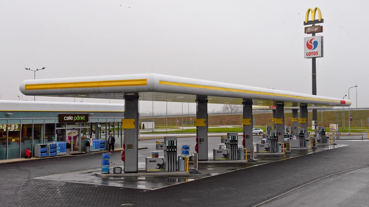 W Polsce jest 118 autostradowych parkingów ze stacjami benzynowymi i gastronomią. Każdy przynosi państwu 137 tys. zł zysku miesięcznie.