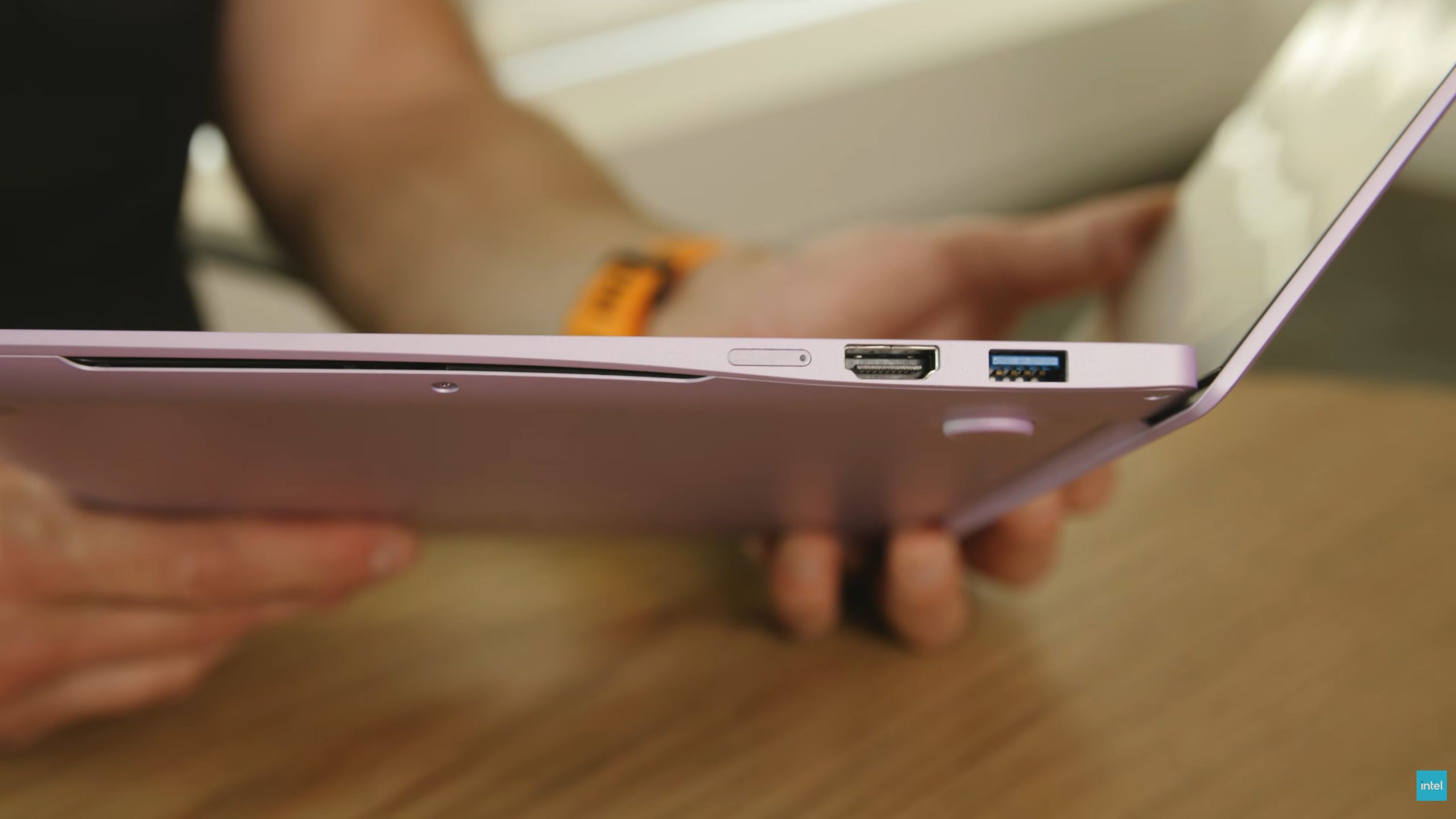 Przykładowy laptop opracowany zgodnie z koncepcją Intel Firefly
