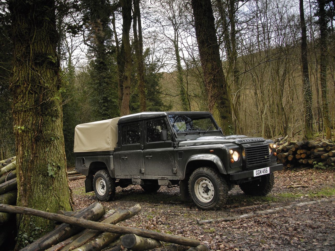 Land Rover Defender 130 Double Cab High Capacity Pickup UK-spec (2007)