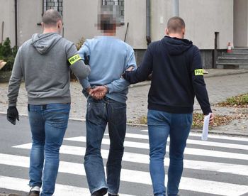 Śrem: 52-letni recydywista aresztowany za atak na opiekunkę matki