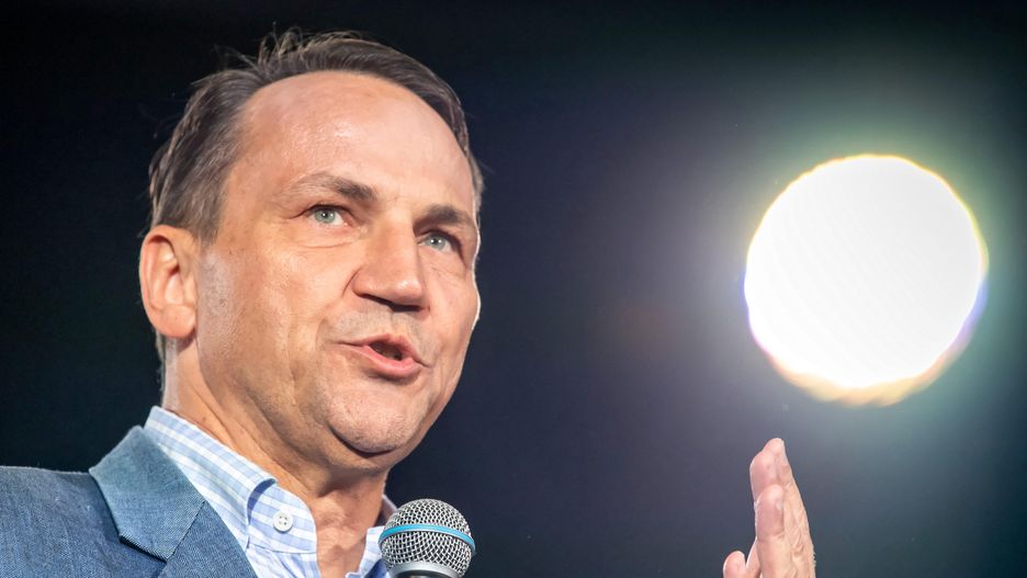 Raport o zarobkach europosłów. Radosław Sikorski pierwszy w zestawieniu 