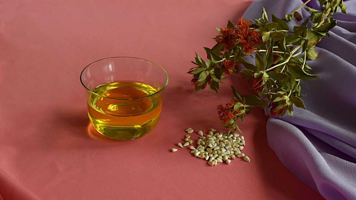 Olej żywokostowy ma wiele cennych właściwości.