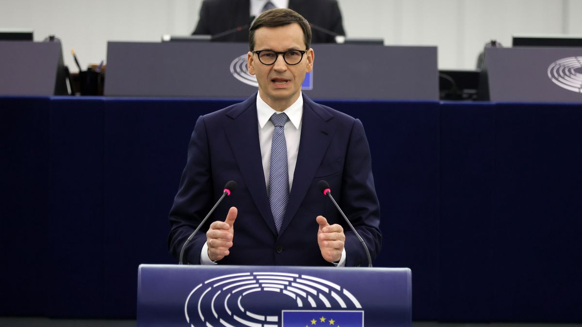 epa09531442 Polish Prime Minister Mateusz Morawiecki delivers a speech during a debate on 'The Rule of law crisis in Poland and the primacy of EU law' during a session of the European Parliament in Strasbourg, France, 19 October 2021.  EPA/RONALD WITTEK / POOL *** Local Caption *** 57174682 Dostawca: PAP/EPA.