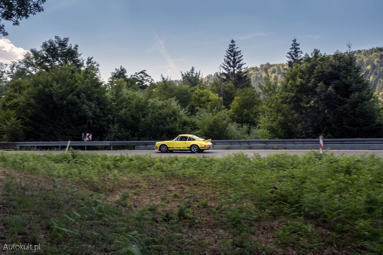Porsche 911 GT3 Touring vs Porsche 911 Carrera RS 2.7