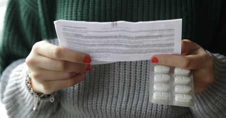 Nigdy nie łącz z antybiotykiem. Najbardziej cierpią jelita