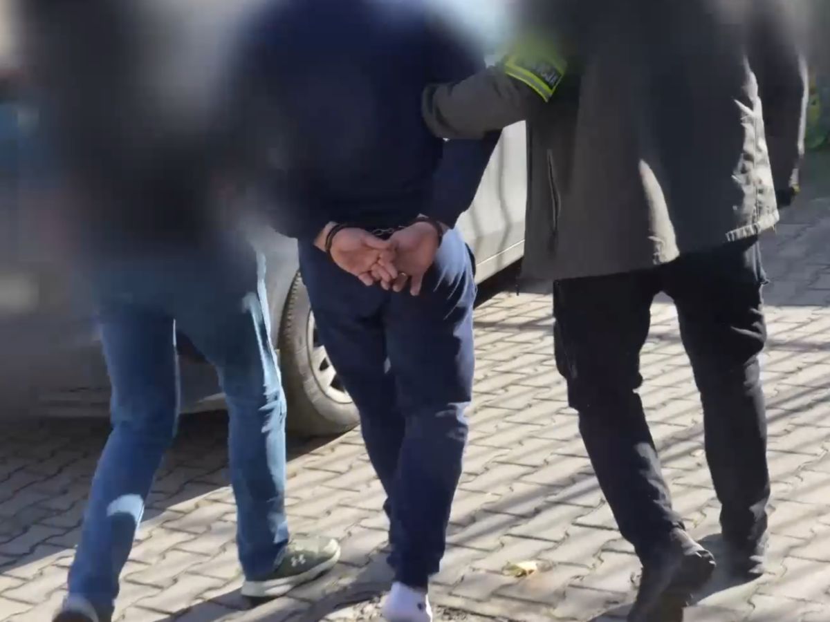 Kraków: 34-latek przetrzymywał kobietę, groził jej i wykorzystywał