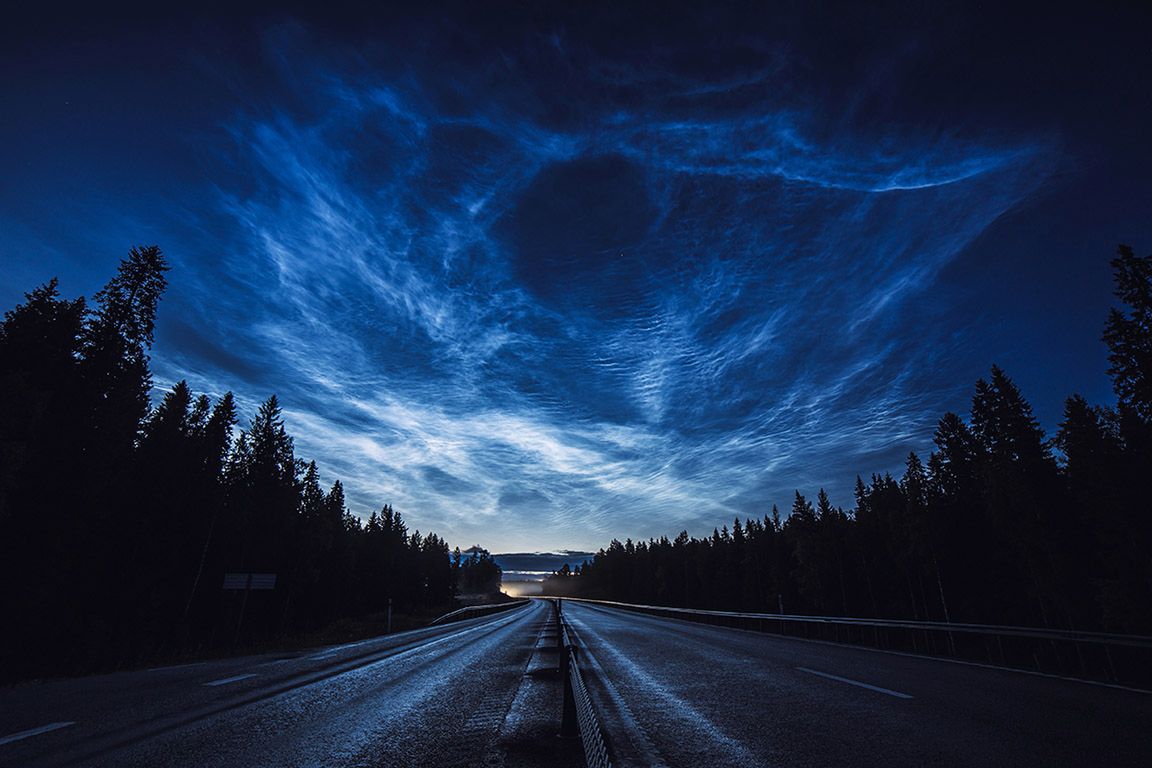 Jurorzy konkursu wybrali zdjęcia, które będą brały udział w finale, czyli walce o zwycięstwo. Znajdziemy tu niesamowite fotografie Księżyca oraz piękne górskie krajobrazy, które zachęcą was do wyprawy i studiowania mapy nieba. W tym roku po raz pierwszy sędziowie otrzymali zdjęcie przedstawiające Uran oraz asteroidy. Na wielu zdjęciach zobaczycie również interesujące podejście do tematu fotografowania kosmosu.