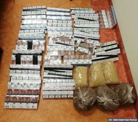 Nielegalny tytoń i papierosy w rękach ostrowieckich policjantów