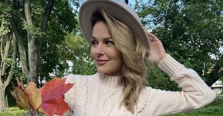 Paulina Sykut-Jeżyna w idealnej sukience z dzianiny. Znajdziecie ją w ofercie znanej marki!
