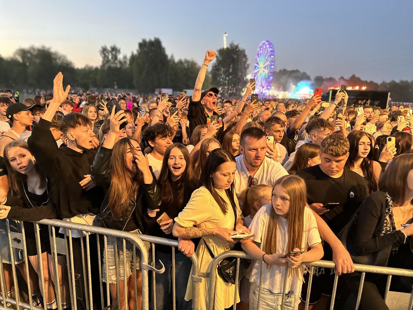 Dni Tomaszowa 2025: Sobota na błoniach, a na scenie Ania Karwan, EMO i Guzior. ZDJĘCIA