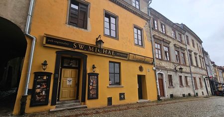 Kultowe lokale wracają na Stare Miasto. Św. Michał i Queen Mama otwierają się po ponad 1,5-rocznej przerwie