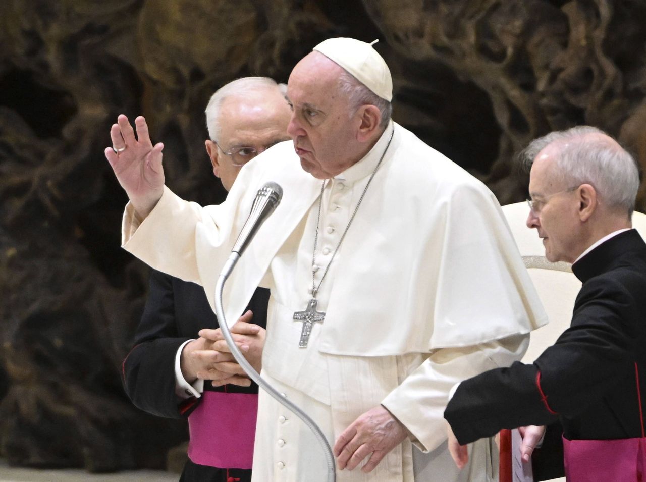 Jest reakcja Franciszka ws. pytań o tuszowanie pedofilii przez Wojtyłę