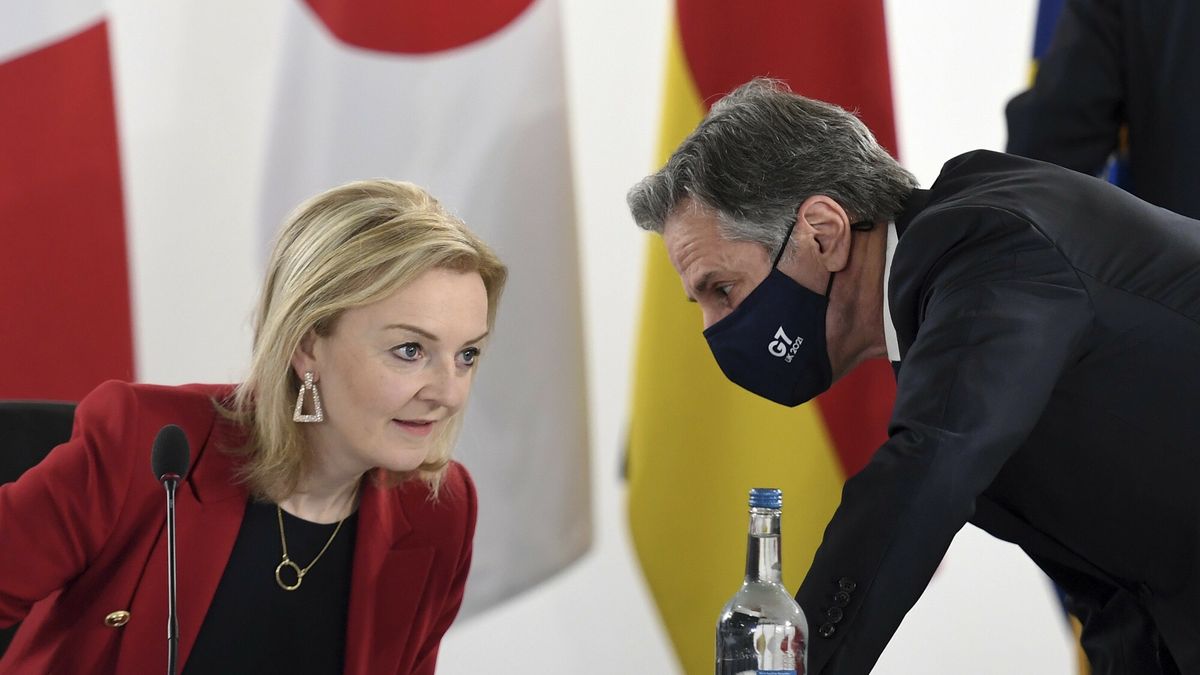 Szefowa brytyjskiej dyplomacji Liz Truss i sekretarz stanu USA Antony Blinken podczas szczytu G7. 