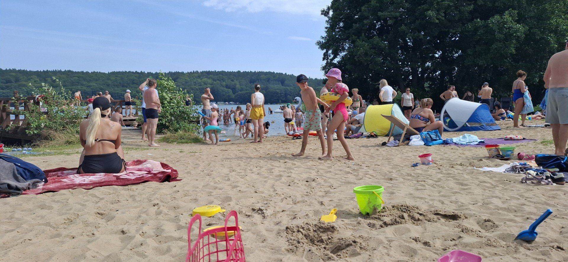 Plaża zwarowska przy jeziorze Lubowidz przeżywała oblężenie
