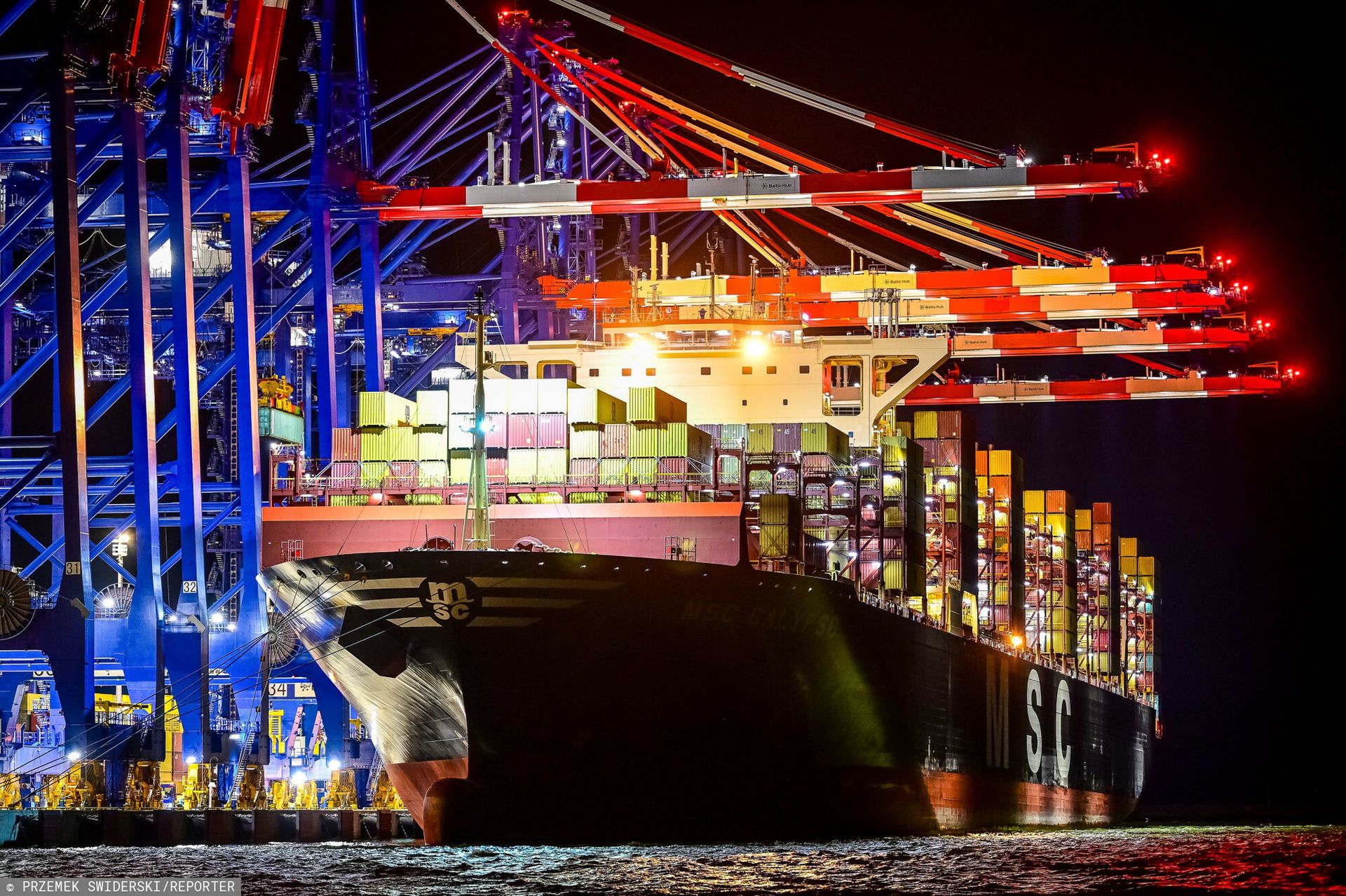 Pierwszy taki rejs. Chiński kontenerowiec dotarł przez Arktykę do Gdańska