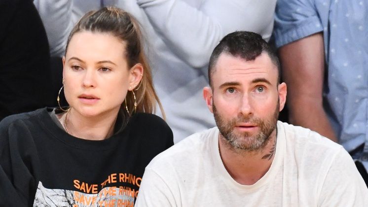 Adam Levine odpowiada na zarzuty o niewiernoćć wobec ciężarnej żony: "Biorę PEŁNĄ ODPOWIEDZIALNOŚĆ"