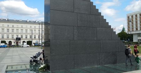 Warszawa. Strajk przedsiębiorców. Planują blokadę pomnika smoleńskiego 10 kwietnia