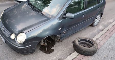 Złotów: Urwał koło. 22-letni kierowca był pijany i poszukiwany