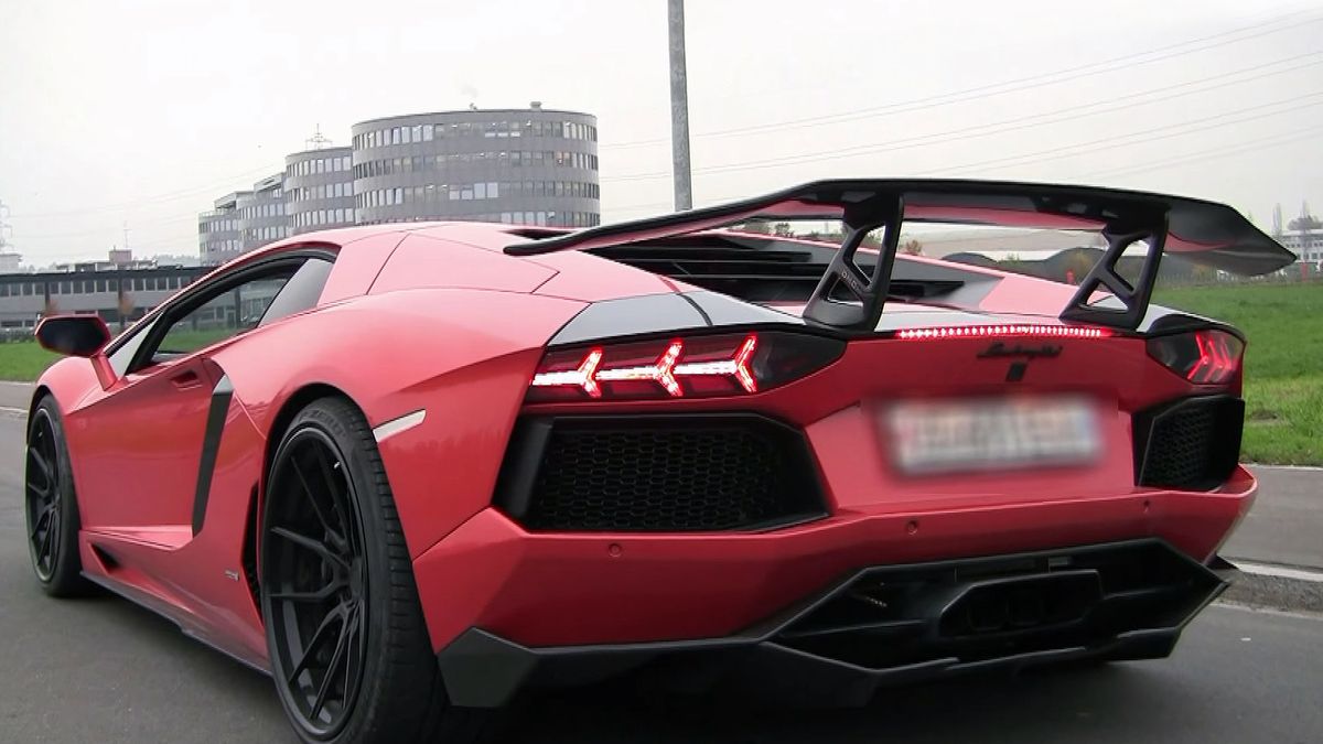 Ostra i głośna jazda w Lamborghini Aventador 1