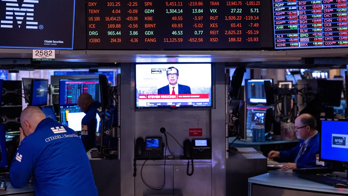 Wall Street na czerwono. Wyparowało 1,7 biliona dolarów. Efekt Trumpa