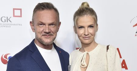 Edyta Pazura kusi dekoltem. Wspomina pierwsze Walentynki z Cezarym