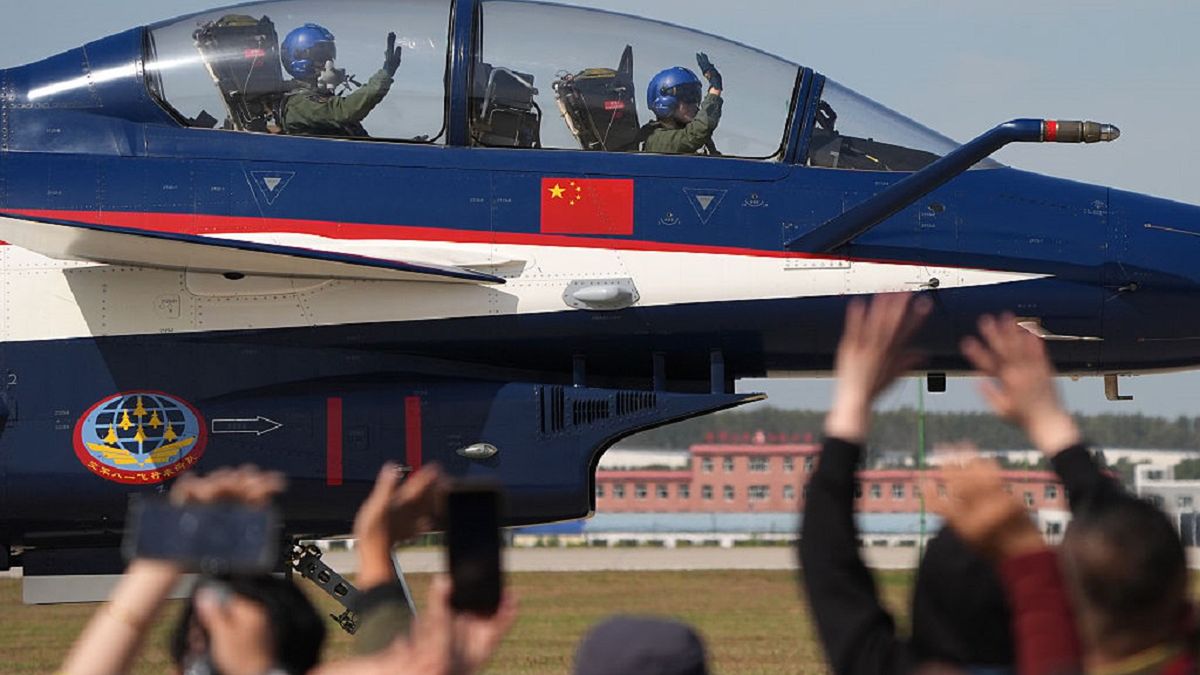 2025 Changchun Air Show Concludes
CHANGCHUN, CHINA - SEPTEMBER 23: Pilots of Bayi (August 1) Aerobatic Team wave to spectators during the 2025 aviation open-day activities of the Chinese People's Liberation Army (PLA) Air Force and the Changchun Air Show on September 23, 2025 in Changchun, Jilin Province of China. The events concluded in Changchun on September 23. (Photo by Zhou Guoqiang/VCG via Getty Images)
VCG
changchun, news, changchun air show, china, formation