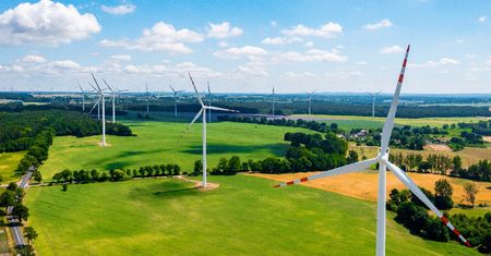 Zielony Zwrot – gigant stawia na rozwój OZE i czystą energię