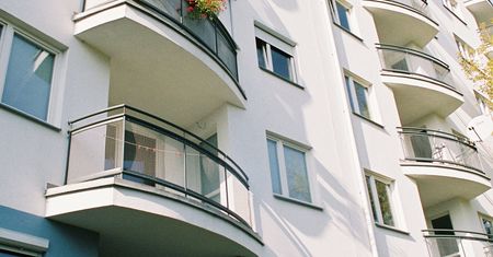 Koszmar w Hiszpanii. Mężczyzna wyskoczył z okna wieżowca. Znęcała się na nim żona