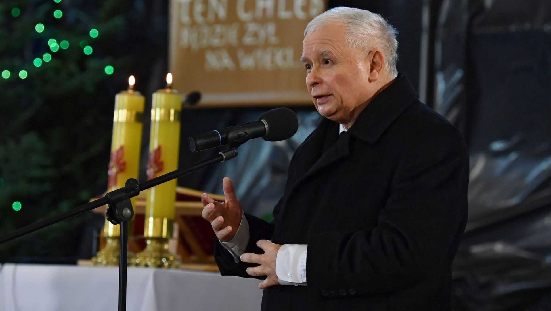 Prezes PiS przemawiający w kościele w Starachowicach: "Dzisiaj odrzucenie zła jest czymś niezwykle istotnym, bo zło atakuje. Atakuje nasz kraj, ojczyznę, naród. Atakuje instytucję, która jest w centrum naszej tożsamości, atakuje Kościół katolicki"