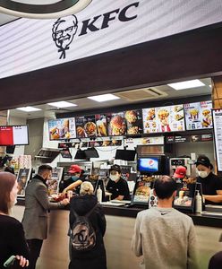 Kolejne firmy odwracają się od Rosji. KFC, Pizza Hut i Carlsberg zawieszają działalność