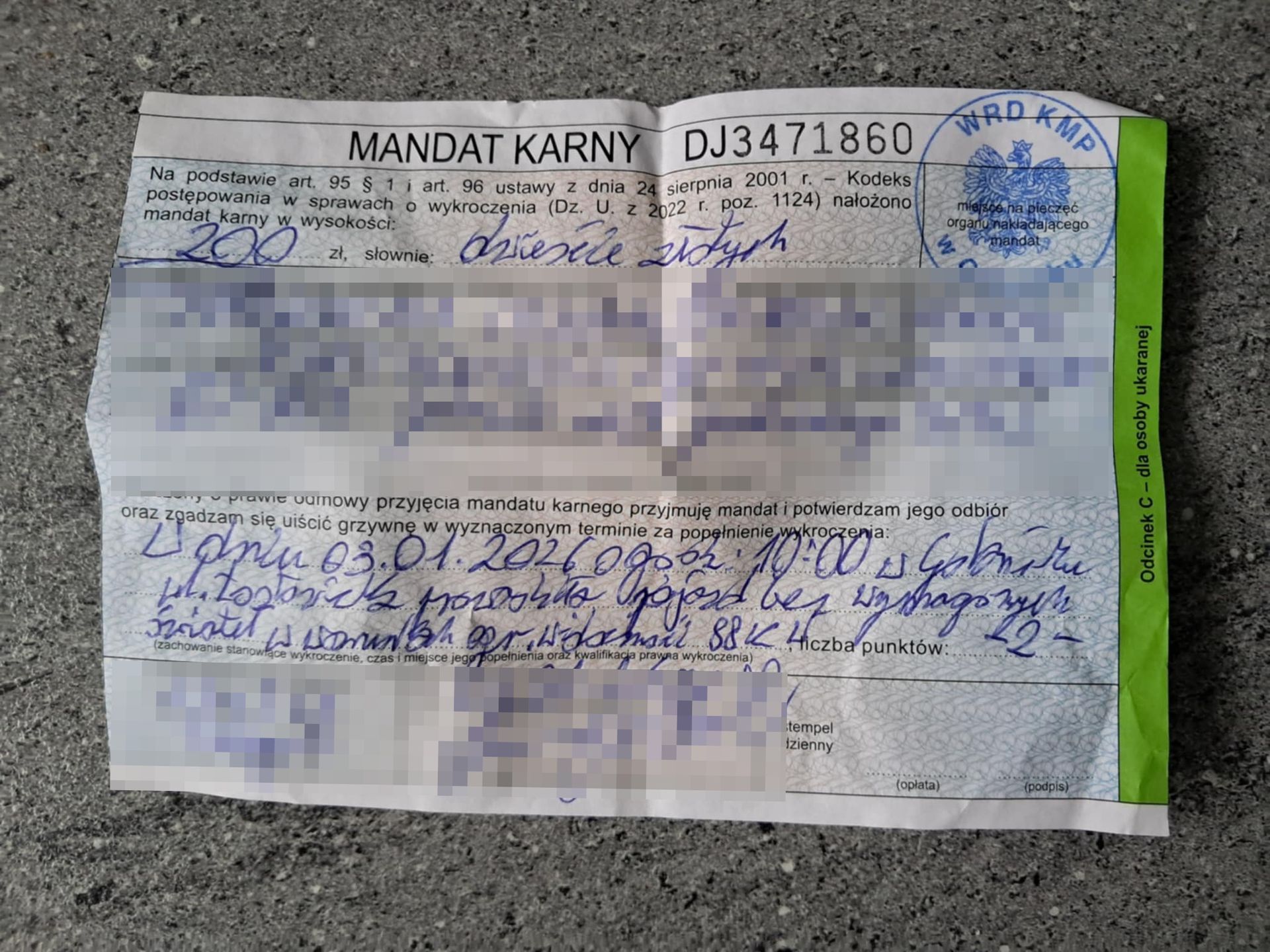 Nie zareagowała odpowiednio na opady śniegu. Dostała mandat.