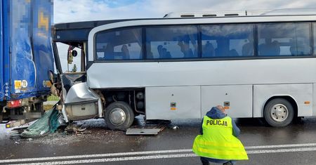 Wypadek szkolnej wycieczki. 22 osoby trafiły do szpitala