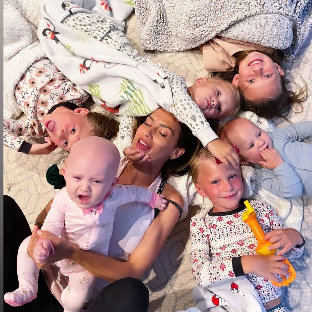 Hilaria Baldwin z dziećmi
