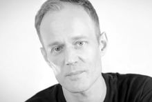 Aktor Maciej Pesta, fot. kadr z youtube'a