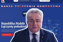 Tomasz Sakiewicz na tle grafiki promującej Republika Mobile