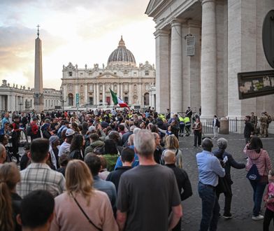 Dwaj kardynałowie nie przyjadą na konklawe. Dlaczego i co to oznacza?