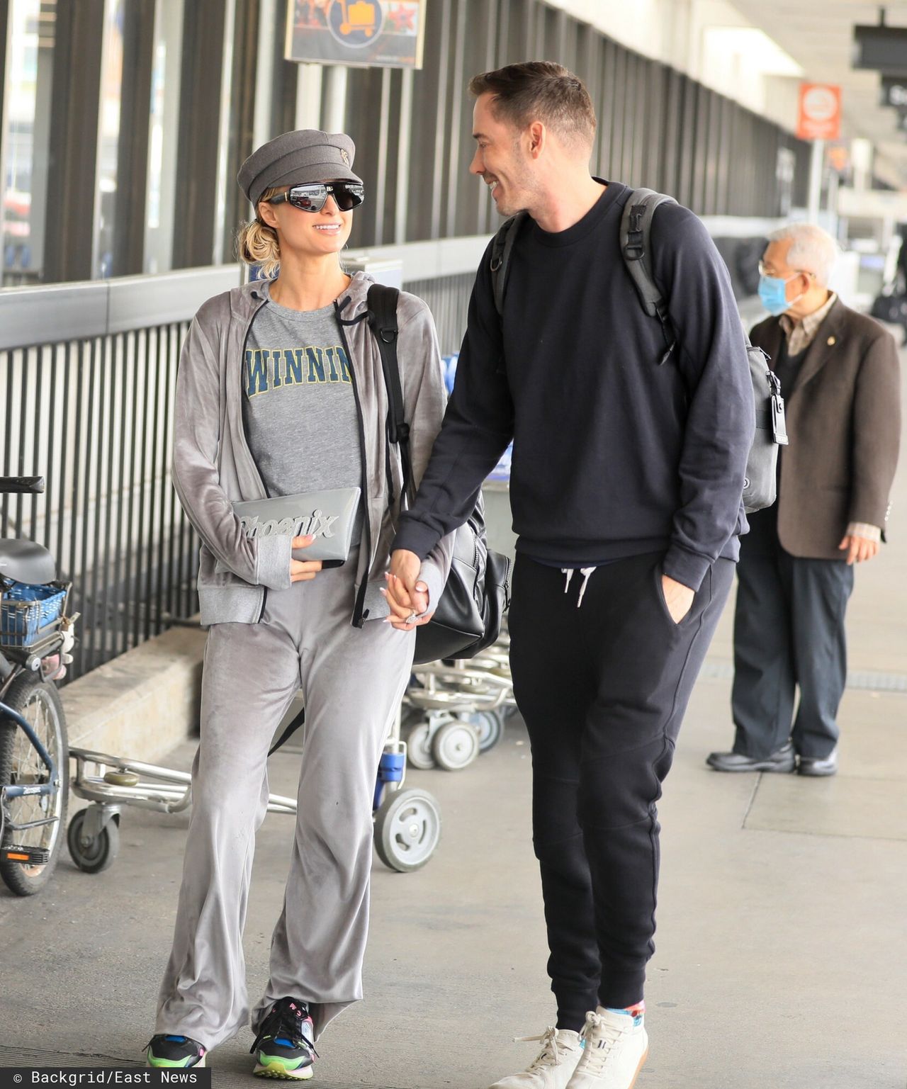 Paris Hilton i Carter Reum na lotnisku
