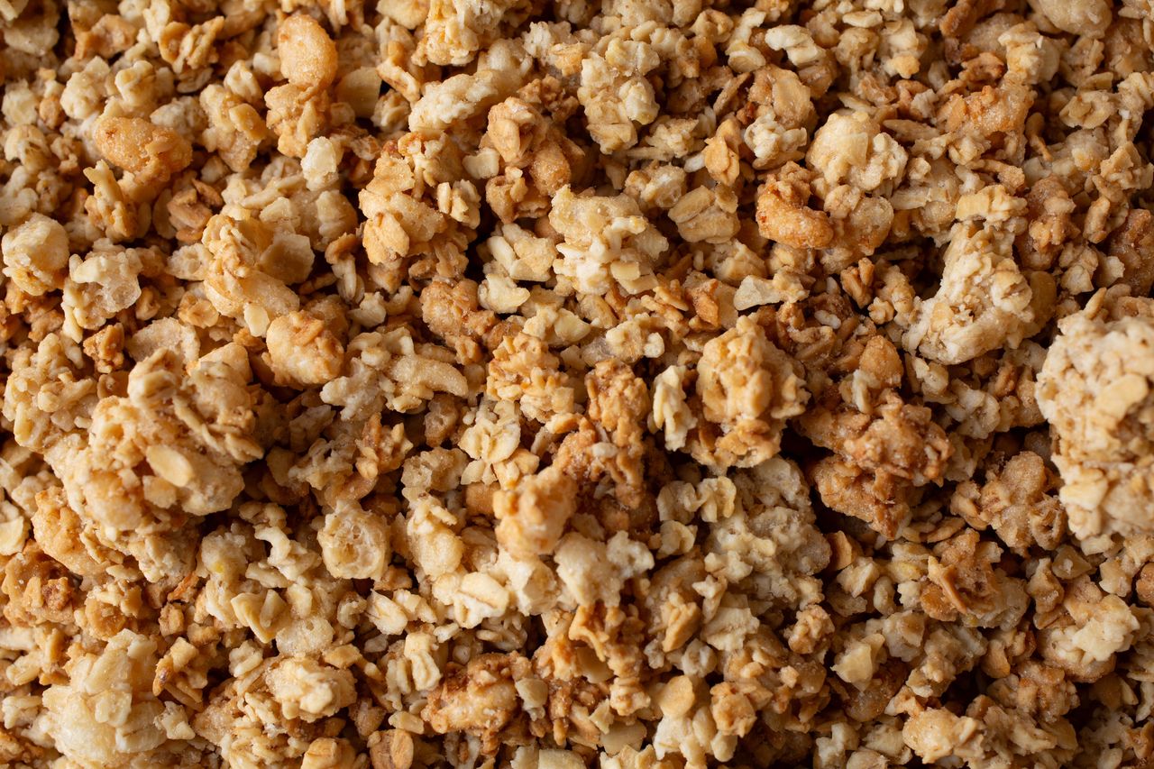 Polacy coraz chętniej sięgają, bo myślą, że jest zdrowa. Ma więcej cukru niż baton