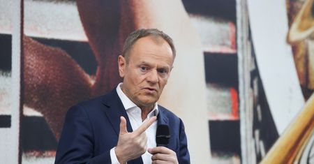 Donald Tusk krytykuje Mieszkanie Plus. "PFR powinien wrócić do tego, co obiecał ludziom"