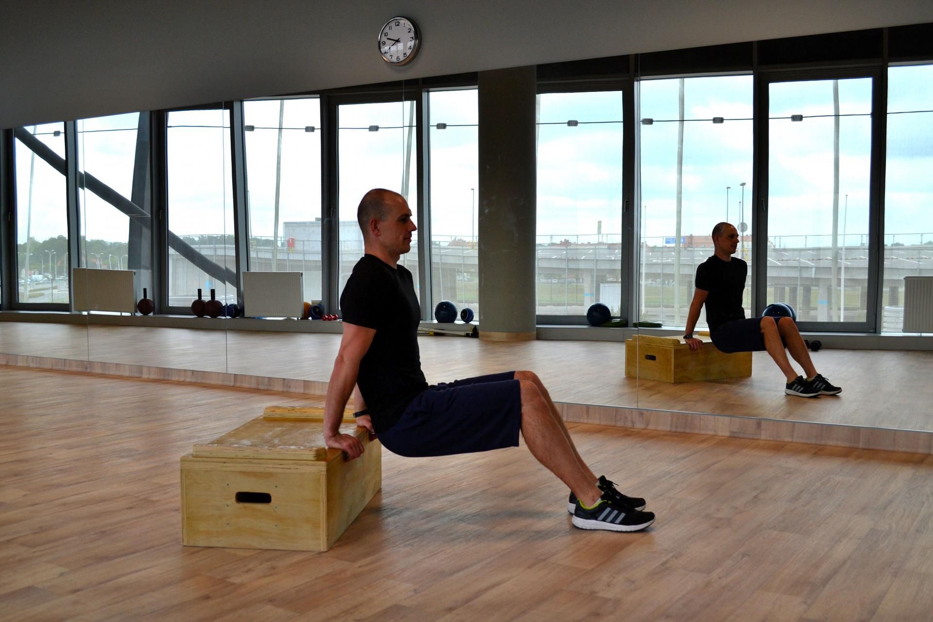 Pompka tyłem - ruch 1