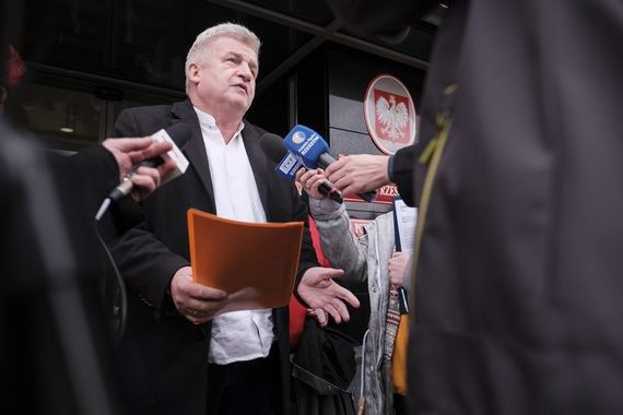 Piotr Ikonowicz, społecznik skazany na prace społeczne, kandydatem na prezydenta stolicy