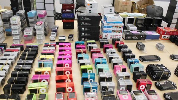 Gigantyczne ilości podróbek Apple 1